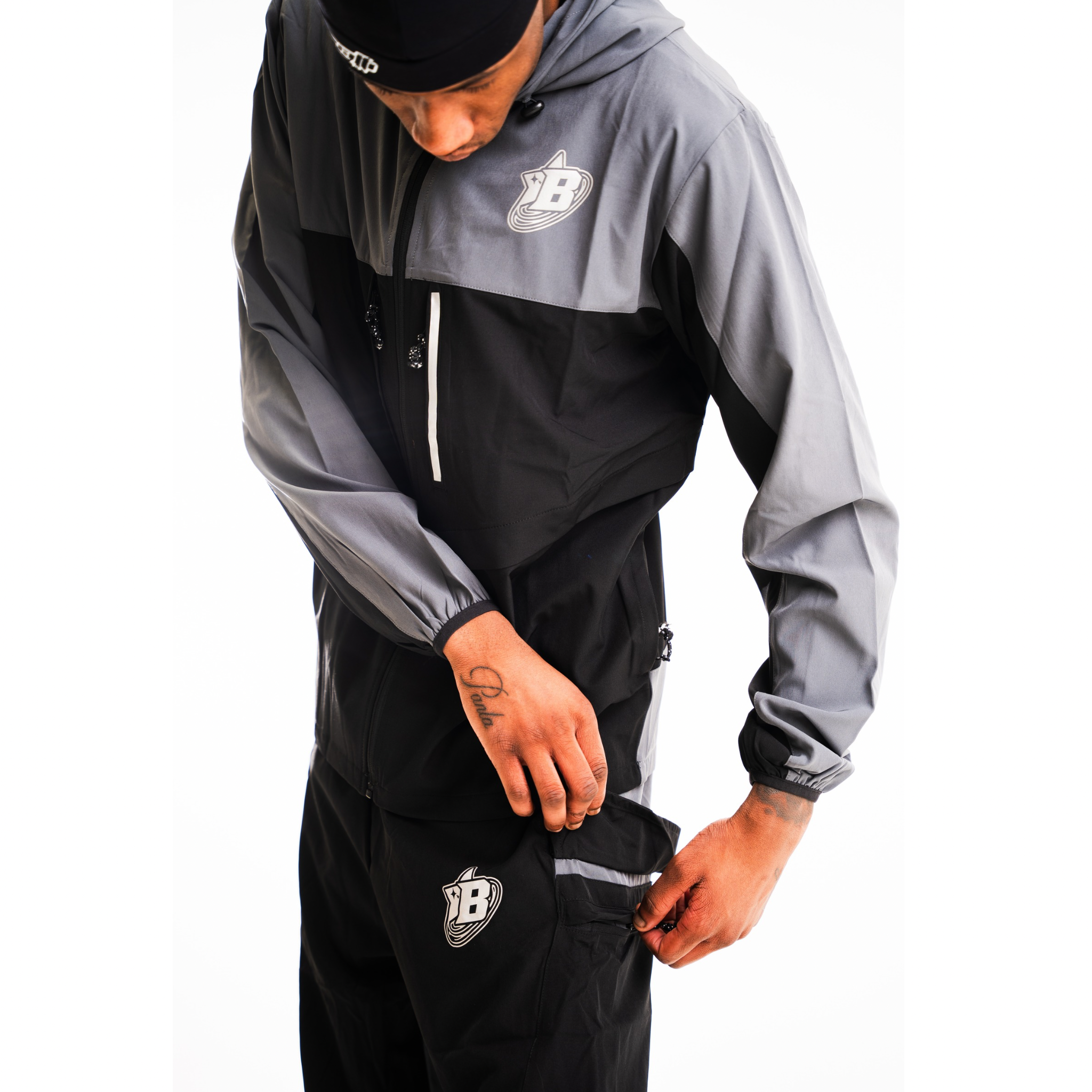 THE GRAPHITE TRACKSUIT GREY / BLACK
